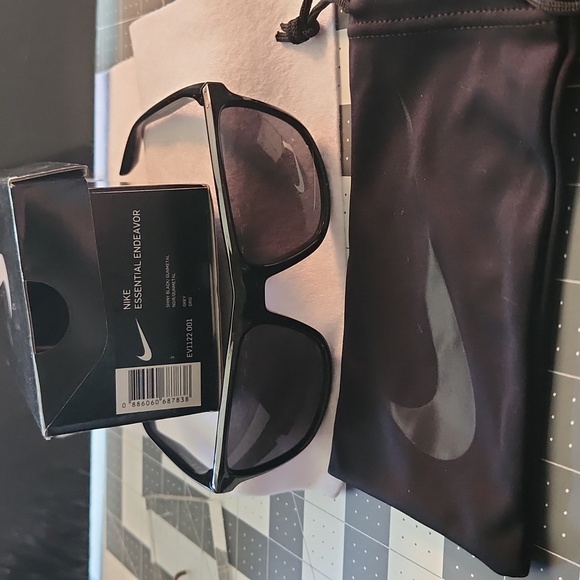 NIB NIKE ESSENTIAL ENDEAVOR SHINY BLACK GUNMETAL GREY SUNGLASSES - Picture 5 of 7